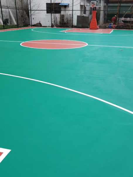 望城 球场长期使用易出现地面开裂